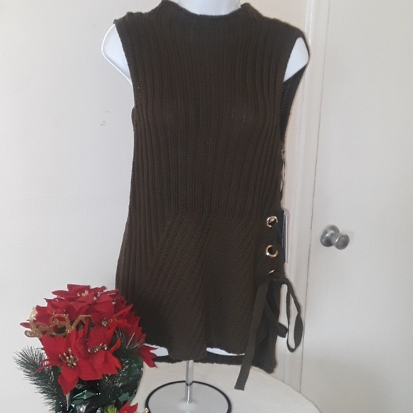 🌟Sleeveless Sweater NWT - Picture 3 of 5